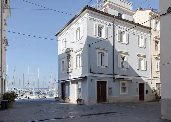 Porthouse Apartments
